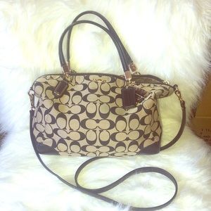 Coach Signature Handbag⚫️